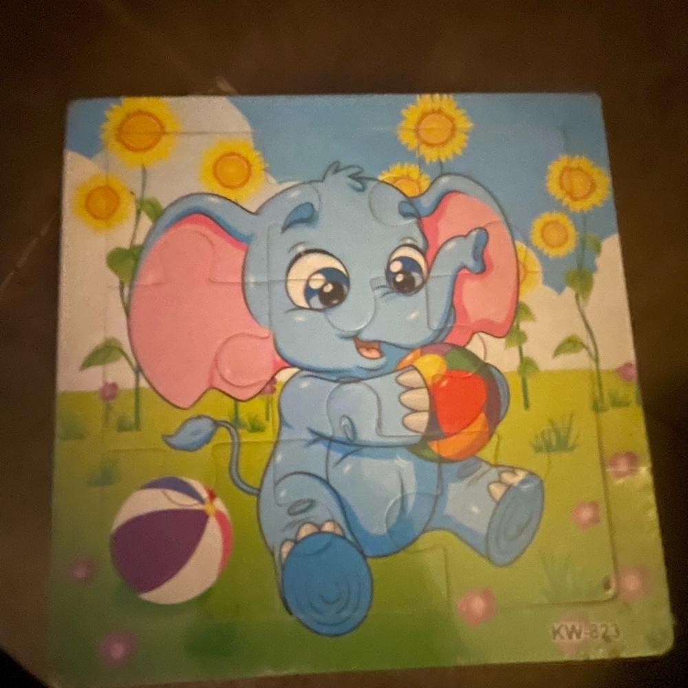 2- pc set little puzzle 🧩 and a pet dispenser